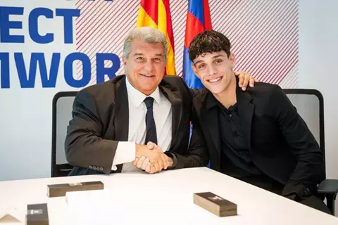 برشلونة يعلن تمديد عقد هيكتور فورت حتى 2026